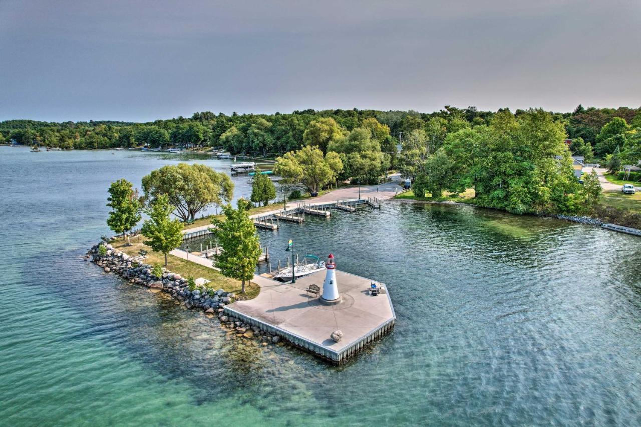 Elegant 1905 Home Steps To Torch Lake And Dtwn Alden Exterior photo