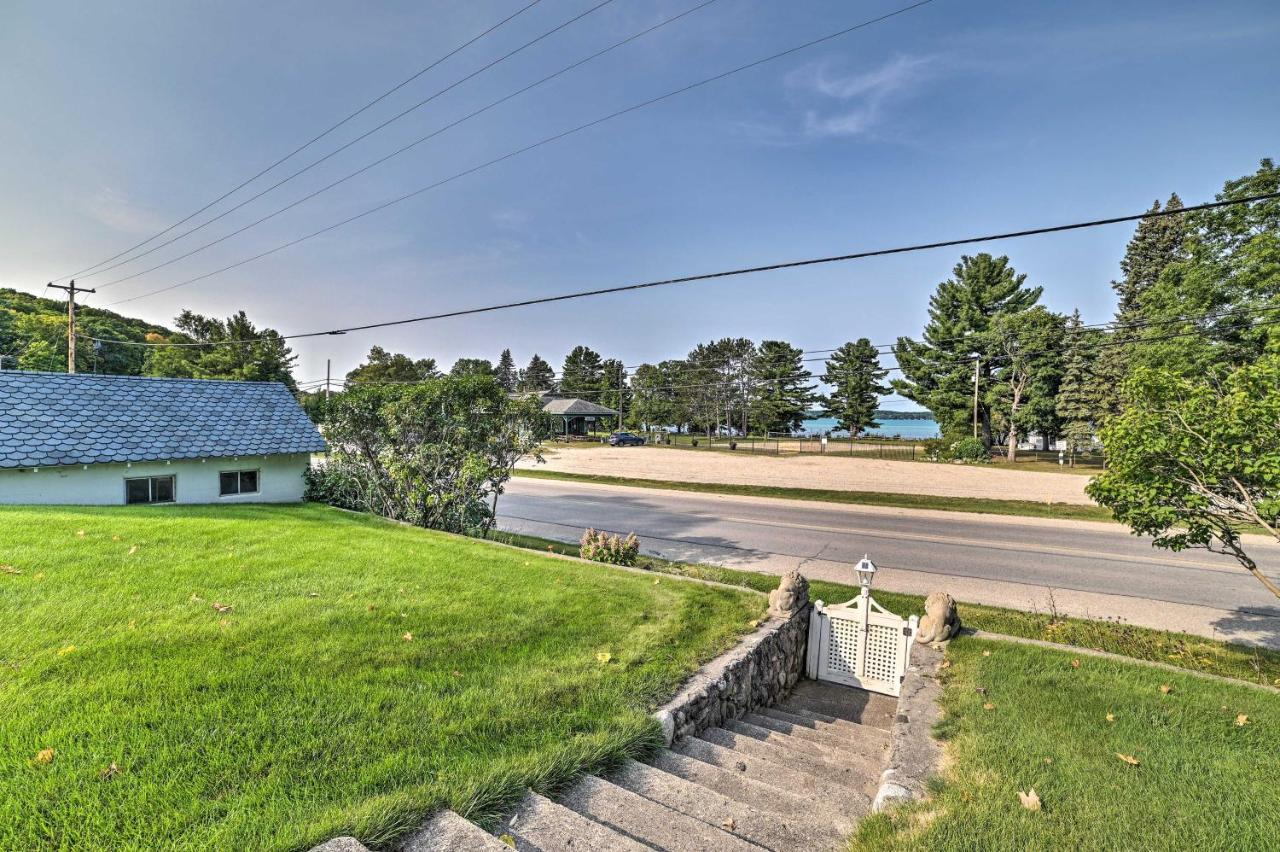 Elegant 1905 Home Steps To Torch Lake And Dtwn Alden Exterior photo