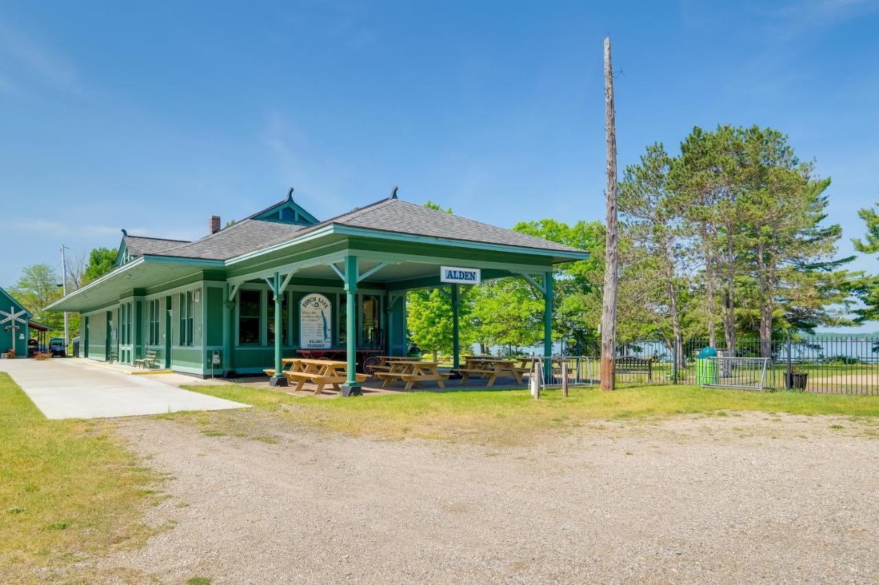 Elegant 1905 Home Steps To Torch Lake And Dtwn Alden Exterior photo