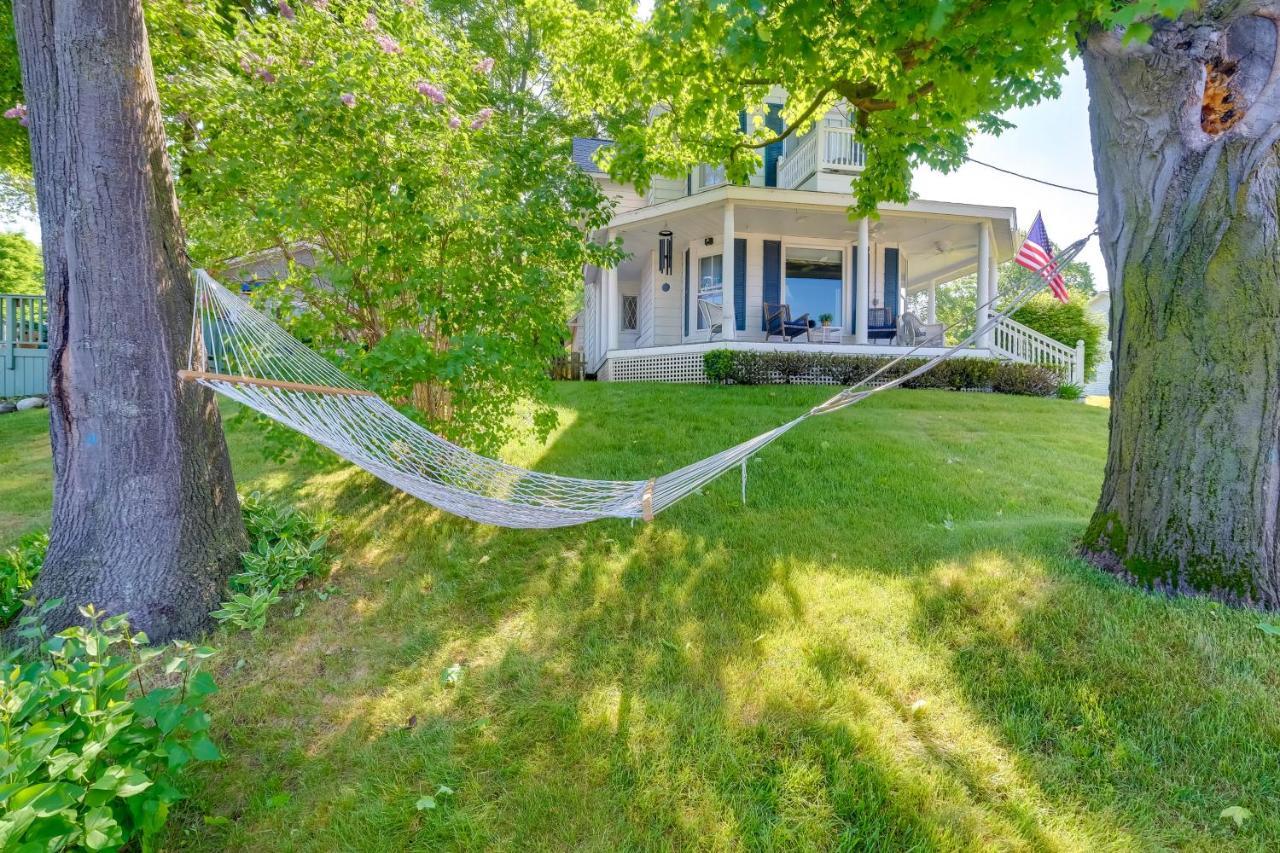 Elegant 1905 Home Steps To Torch Lake And Dtwn Alden Exterior photo