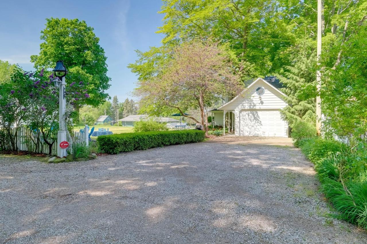 Elegant 1905 Home Steps To Torch Lake And Dtwn Alden Exterior photo